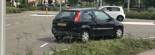 Auto in de bocht