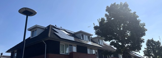 Laag over Sassenheim vliegen